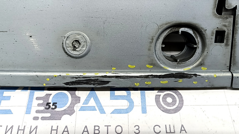 Порог левый Toyota Prius V 12-17 голубой, царапины, примят, надломан