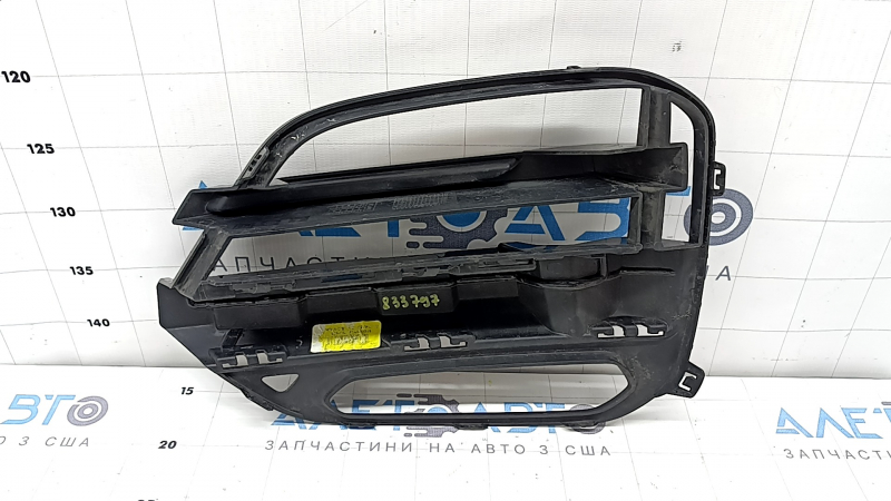 Нижняя решетка переднего бампера, оригинал для BMW X3 G01, состояние БУ с потертостями.