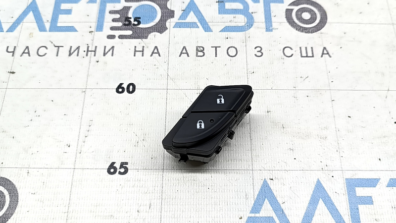 Кнопка центрального замка передняя левая дверь Chevrolet Equinox 18-24
