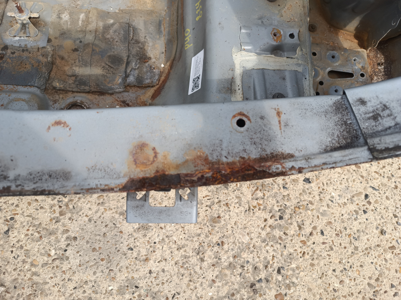 Задняя панель Toyota Prius V 12-17 на кузове, голубая, ржавая