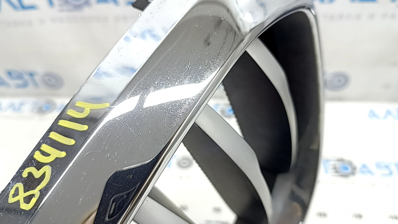 Решетка радиатора grill левая BMW X3 G01 18-21 ноздря, хром обрамление+ серая решетка, сломано крепление, песок