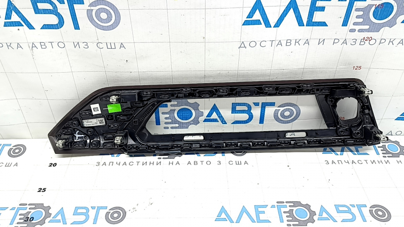 Задняя часть накладки панелей интерьера для BMW X3 G01, включая крепежные элементы и маркировки.