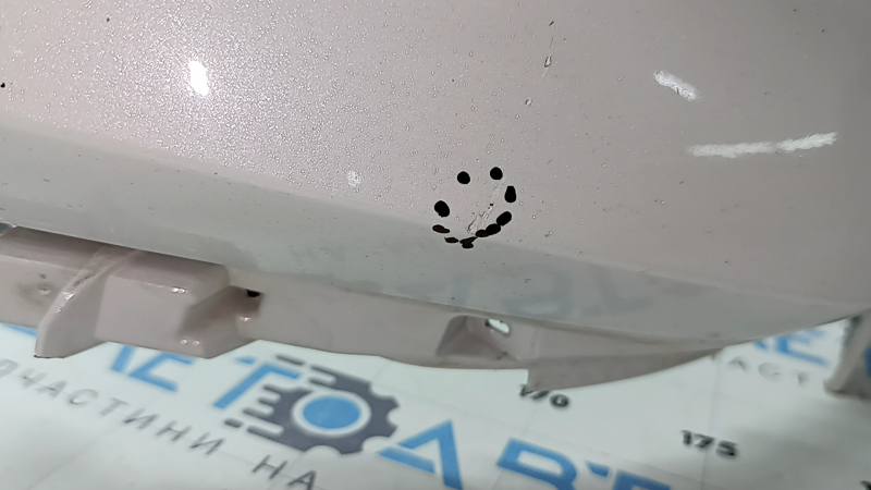 Бампер передний голый Hyundai Tucson 22-25 без парктроников, Korea, белый, прижат, царапины, незаводские отверстия, трещины в креплениях