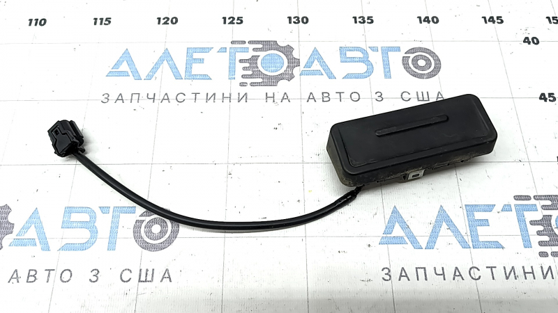 Кнопка открытия двери багажника для Hyundai Tucson 2022-2026 с хорошими эксплуатационными характеристиками.