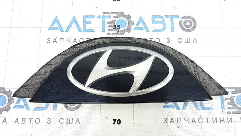 Эмблема значок двери багажника Hyundai Tucson 22-26 царапины