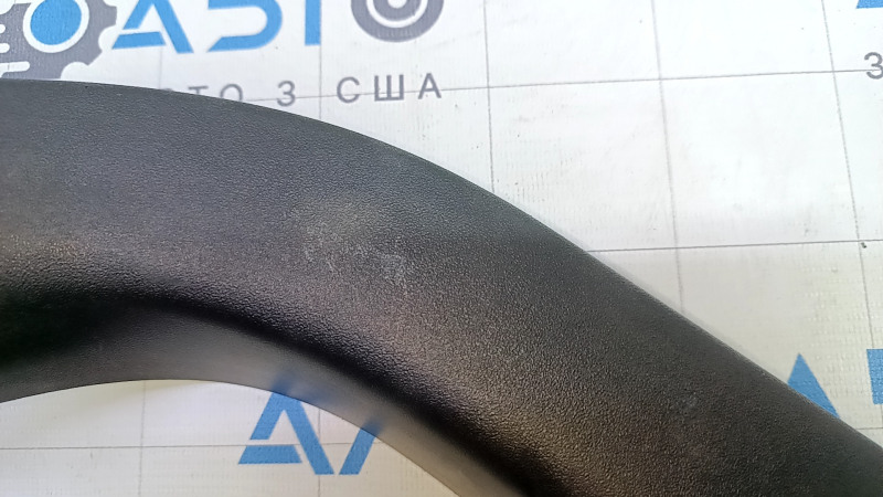 Обшивка двери багажника левая Lexus CT200h 11-17 черная, затерта, вмятина