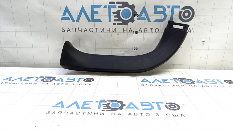 Обшивка двери багажника левая Lexus CT200h 11-17 черная, затерта, вмятина