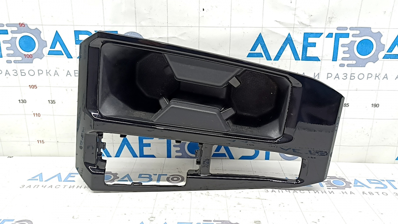 Накладка центральной консоли подстаканники Honda Accord 23-26 черный глянец, с подстаканниками, царапины