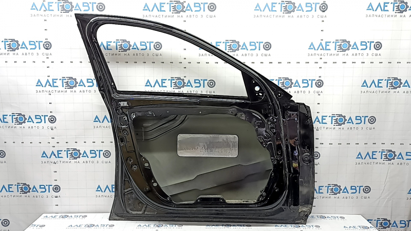 Дверь голая передняя левая Mercedes C-class W205 15-21 алюминий, черный 040, вмятины, мусор под краской, подтеки