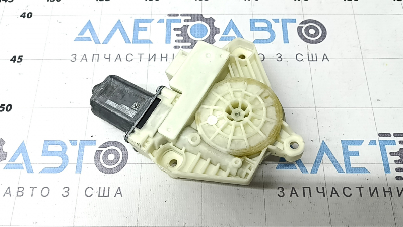 Мотор стеклоподъемника передний левый Mercedes C-class W205 15-18