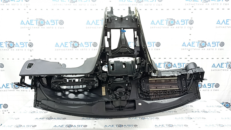Торпедо передняя панель без AIRBAG Mercedes C-class W205 15-18 без проекции, черная, царапины, под чистку