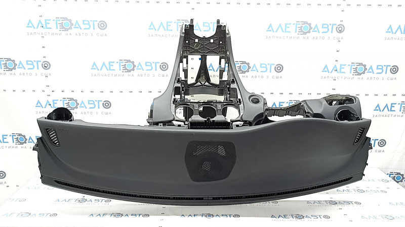 Торпедо передняя панель без AIRBAG Mercedes C-class W205 15-18 без проекции, черная, царапины, под чистку