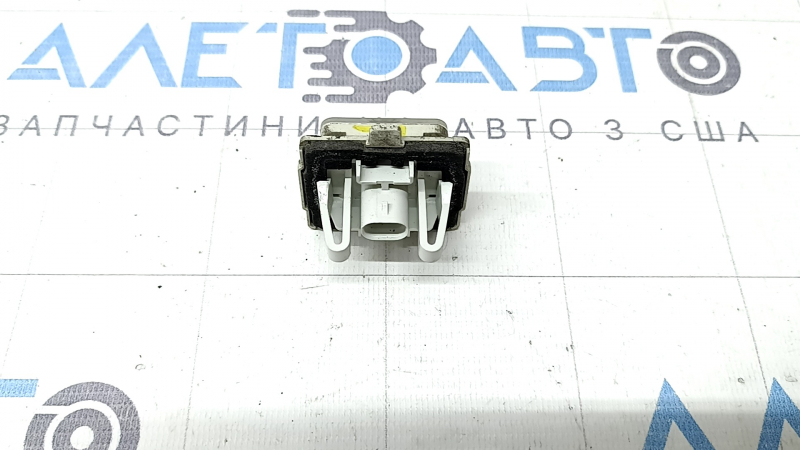 Подсветка номера крышки багажника левая Mercedes C-class W205 15-21 LED