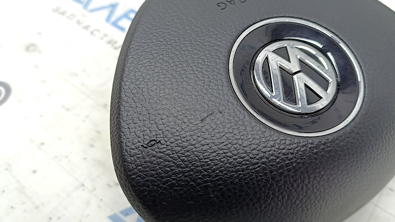 Крупный план царапин на подушке безопасности Volkswagen