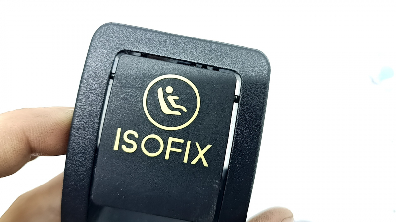 Накладка Isofix задняя левая Mercedes C-class W205 15-21 черная, пожелтевшая