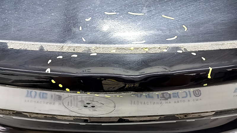 Крышка багажника Mercedes C-class W205 15-21 алюминий, черный 040, вмятины, тычки, мусор под краской, потеки