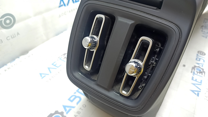 Консоль центральная в сборе Polestar 2 21-25 с подлокотником и подстаканником, кожа черная