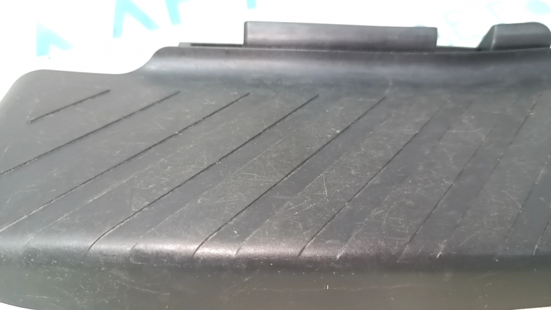 Площадка для отдыха ноги VW Tiguan 18-24 черная, царапины