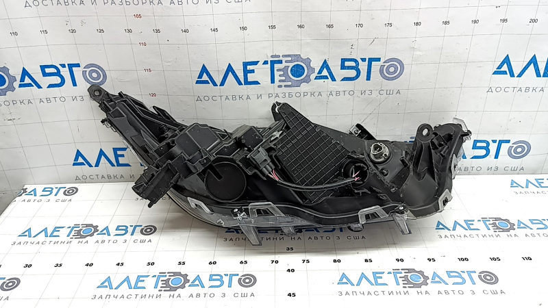 Фара передняя левая Toyota Rav4 22-25 LED, черная, Hybrid LE, USA built, царапины