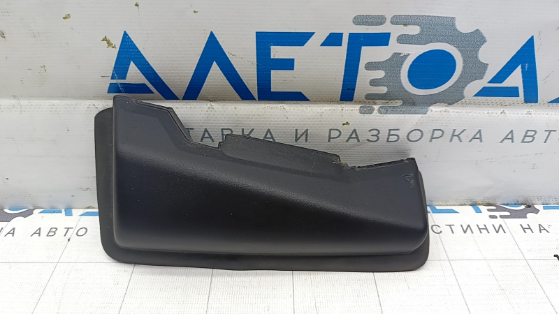 Накладка фонаря внутреннего двери багажника правая Polestar 2 21-25 затертость