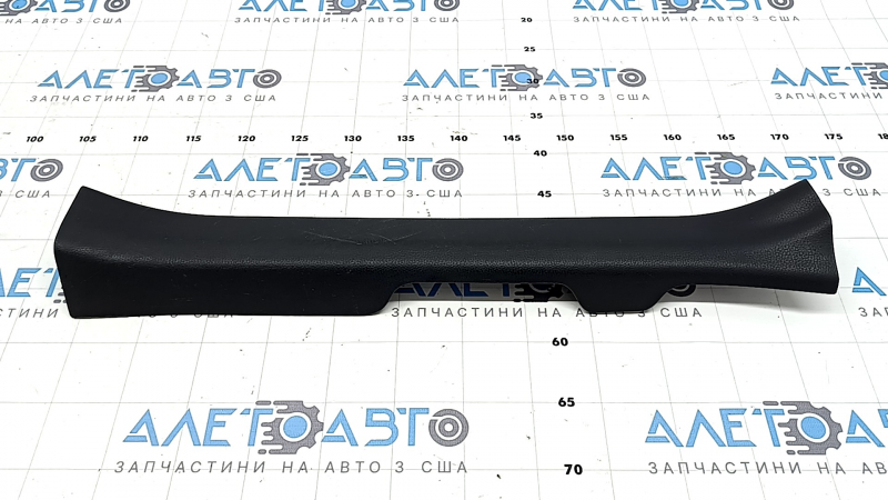 Накладка порога передняя правая Toyota Rav4 19-25 черная царапины, потерта