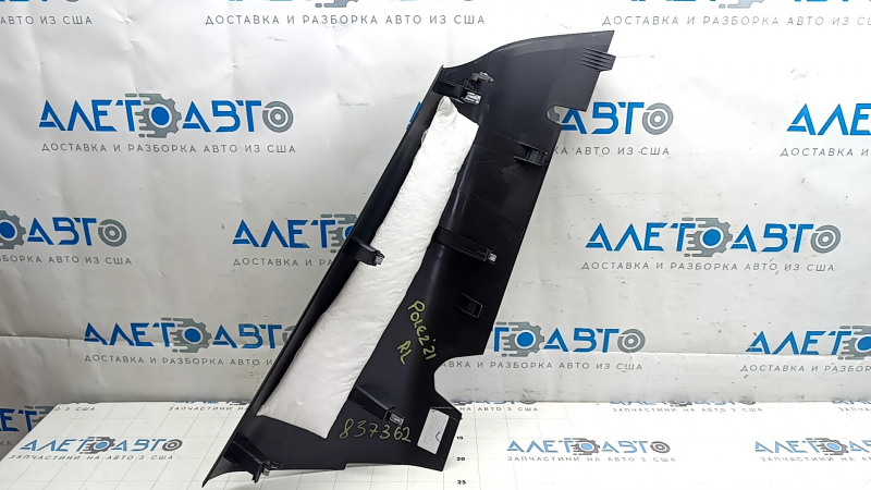Полный вид накладки задней стойки для автомобиля Polestar 2 (2021-2025), состояние - Б/У.