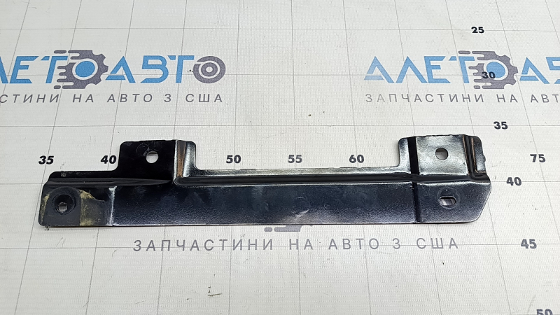 Кронштейн решетки дворников верхний правый Polestar 2 21-25