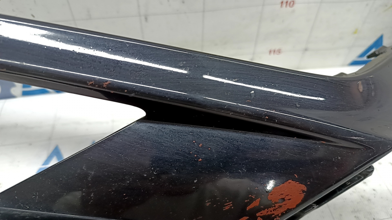 Накладка переднего бампера правая Volvo XC90 16-19 царапины, сколы