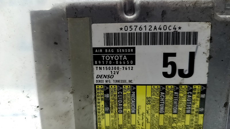 Четкое изображение маркировки и оригинального номера на модуле airbag для Toyota Camry.