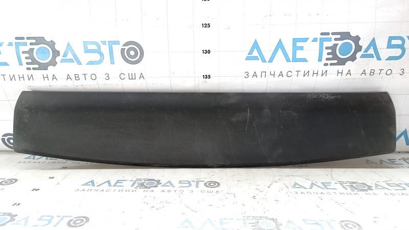 Обшивка двери багажника верхняя Mazda CX-5 13-16 черная, царапины, затертость