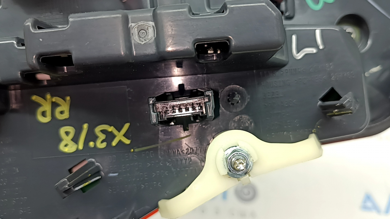 Фонарь внутренний дверь багажника правый BMW X3 G01 18-21 LED, царапины