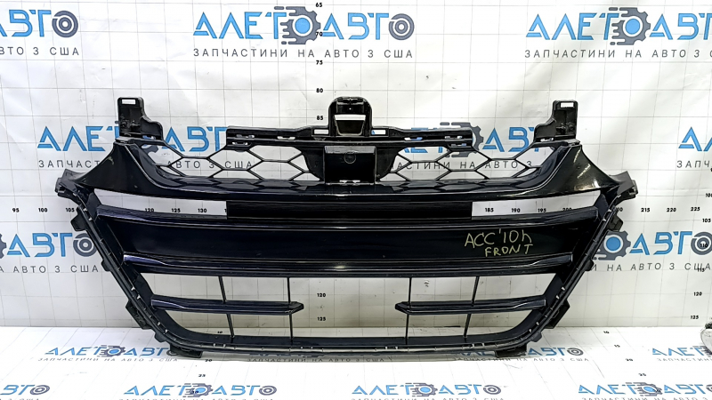 Решетка радиатора Honda Accord 18-20 черный глянец, царапины