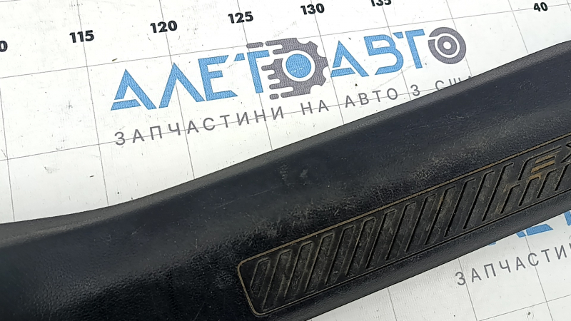 Накладка порога передняя левая Ford Explorer 20-24 черная, царапины