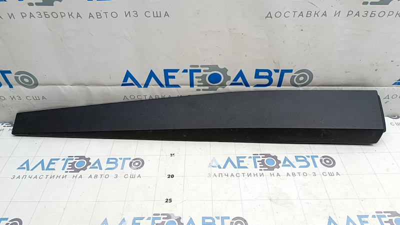 Накладка двери задней правой Polestar 2 2021-2025 с легкими царапинами и потертостями