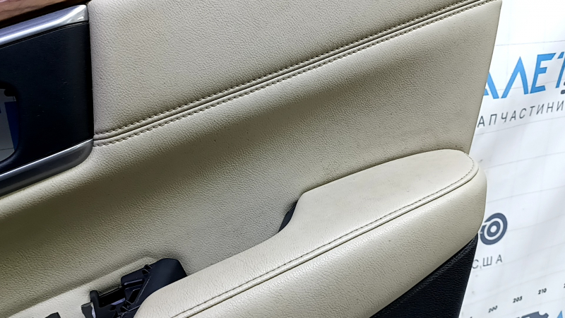 Обшивка дверей картка задня права Honda CRV 17-22 чорна, вставка бежева шкіра, підлокітник бежева шкіра, молдинг під дерево, під пищалку, під хімчистку, подряпини