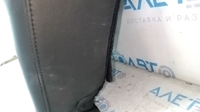 Оригинальная спинка заднего ряда, незначительные дефекты на коже, требуется чистка.