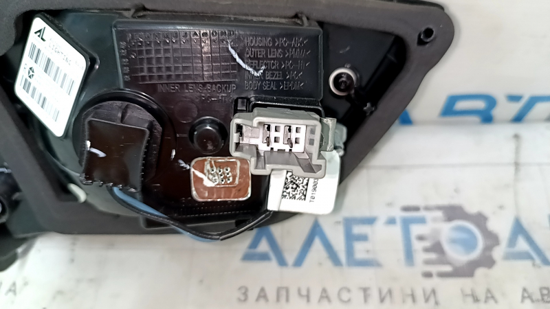 Фонарь внутренний крышка багажника правый Jeep Compass 17-26 галоген, царапины