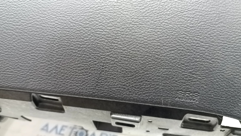 Торпедо передняя панель с AIRBAG Jeep Grand Cherokee WK2 14-21 черная, с накладками, царапины