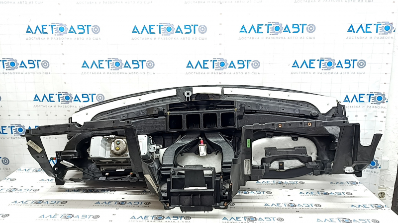 Торпедо передняя панель с AIRBAG Jeep Grand Cherokee WK2 14-21 черная, с накладками, царапины