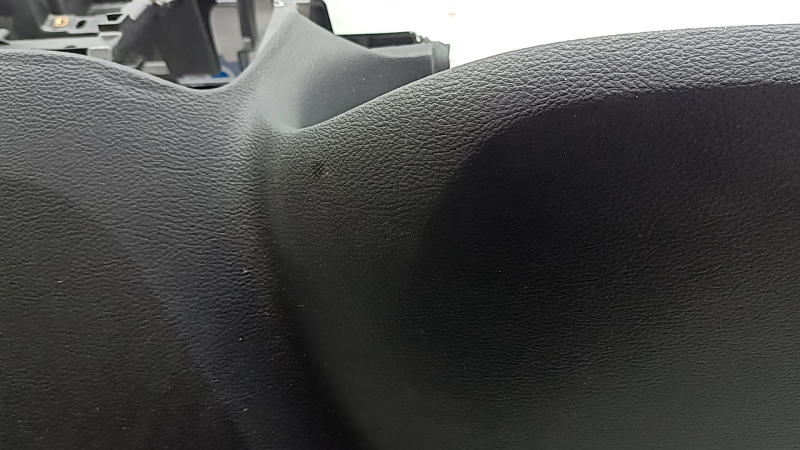 Торпедо передняя панель с AIRBAG Jeep Grand Cherokee WK2 14-21 черная, с накладками, царапины