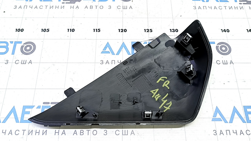 Накладка передней панели боковая правая Audi A4 B9 17-25 черная