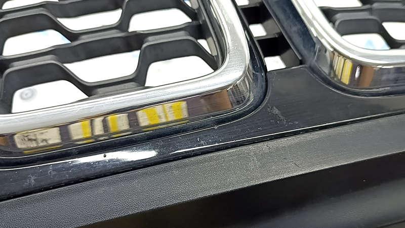 Решетка радиатора grill Jeep Grand Cherokee WK2 17-21 в сборе соты хром, обрамление черный глянец, песок
