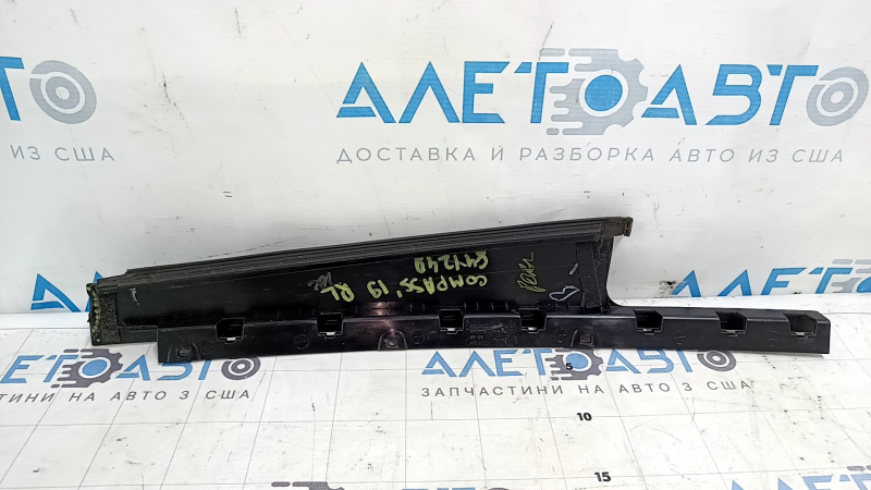 Накладка двери боковая задняя левая Jeep Compass 17-26 перед царапины, трещина, надлом крепления
