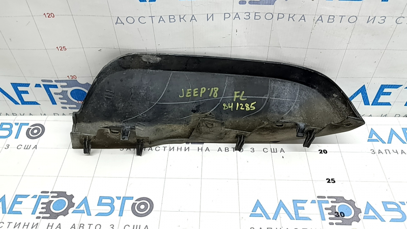 Вставка переднего бампера под накладку левая Jeep Grand Cherokee WK2 14-21 структура, царапины