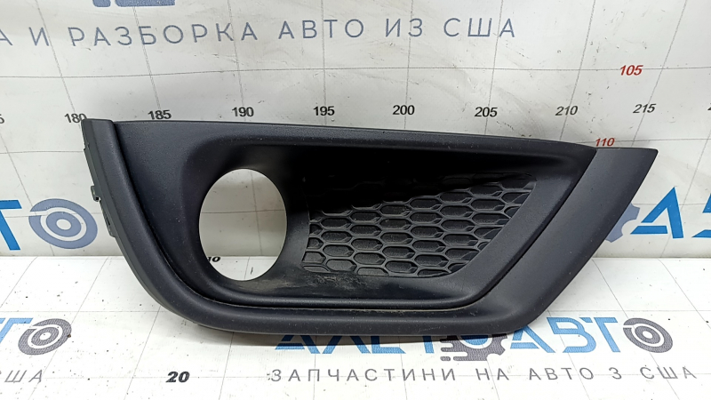 Решетка бампера правая Jeep Compass 17-21 под птф с молдингом структура, надломано крепления, песок