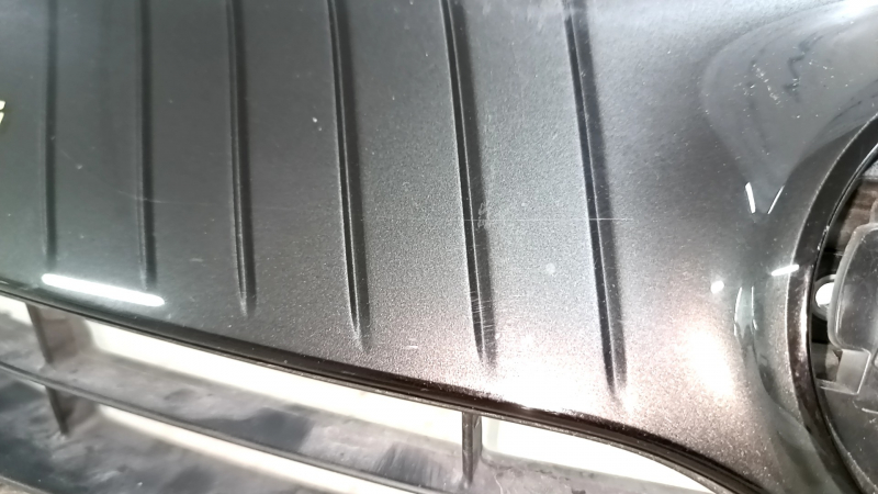 Решетка радиатора grill Toyota Venza 21-24 песок, трещина, царапины