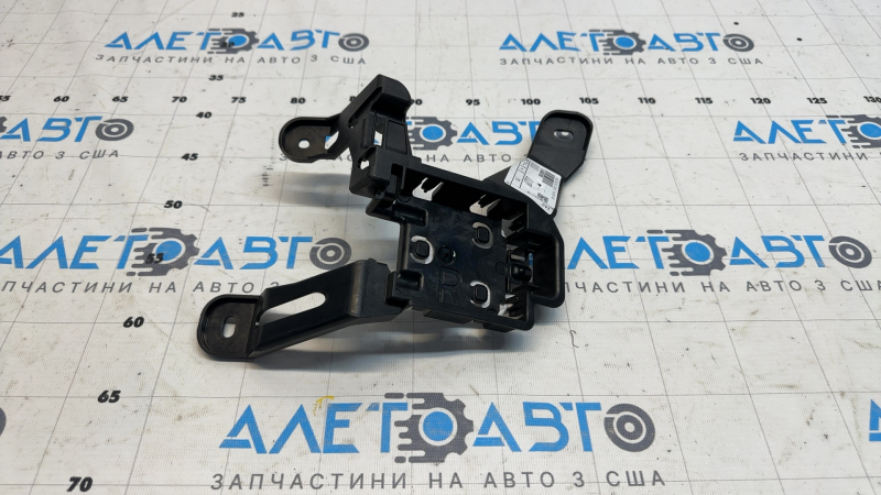 Кронштейн датчика слепых зон BSM правый Volkswagen ID.4 21-26