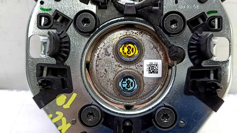Подушка airbag для руля Jeep Cherokee, детализированный вид внутренней части.