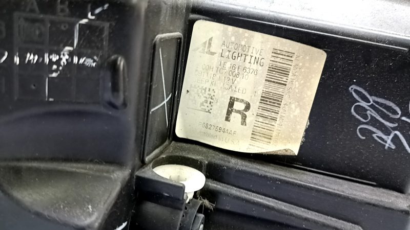 Фара передняя правая в сборе Jeep Cherokee KL 19-23 LED