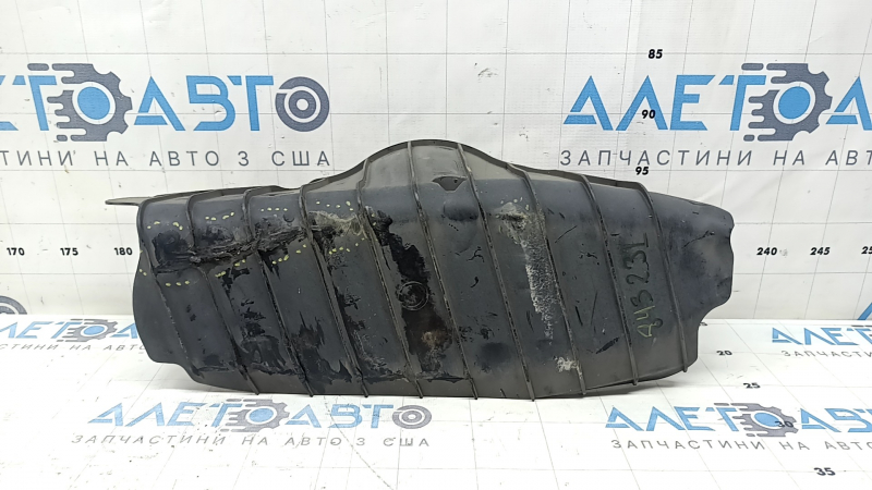 Накладка нижнего рычага под пружину задняя правая Audi Q5 80A 18-25 потерта, надрывы